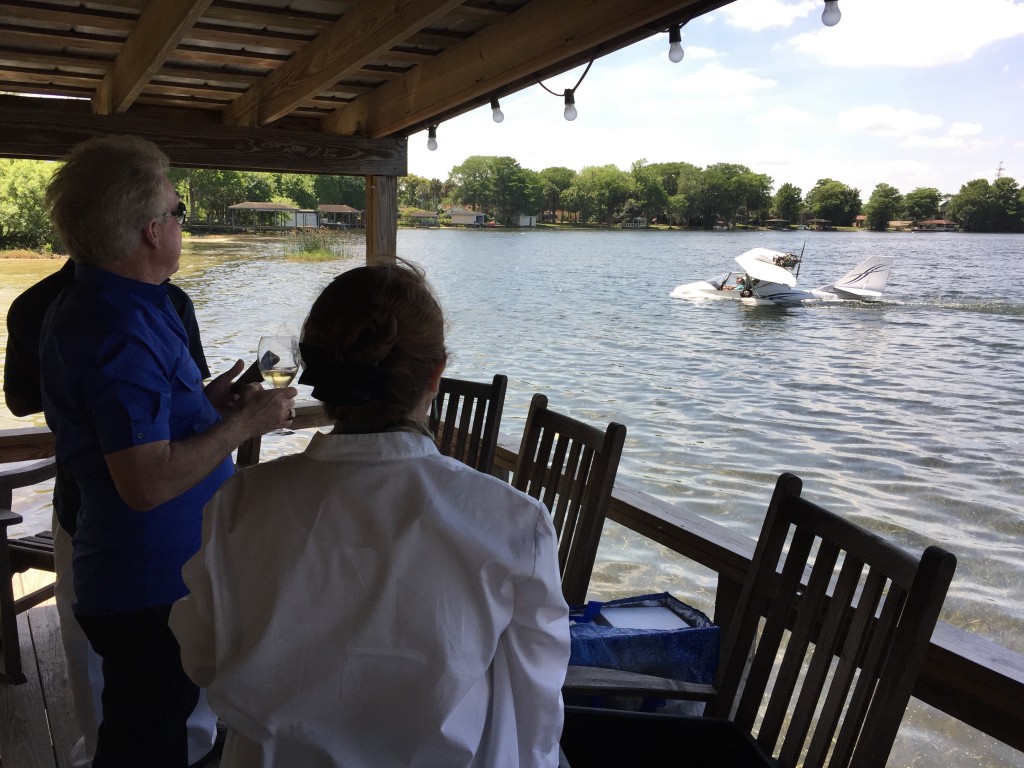 Sea plane landing for lunch at Hilstone's